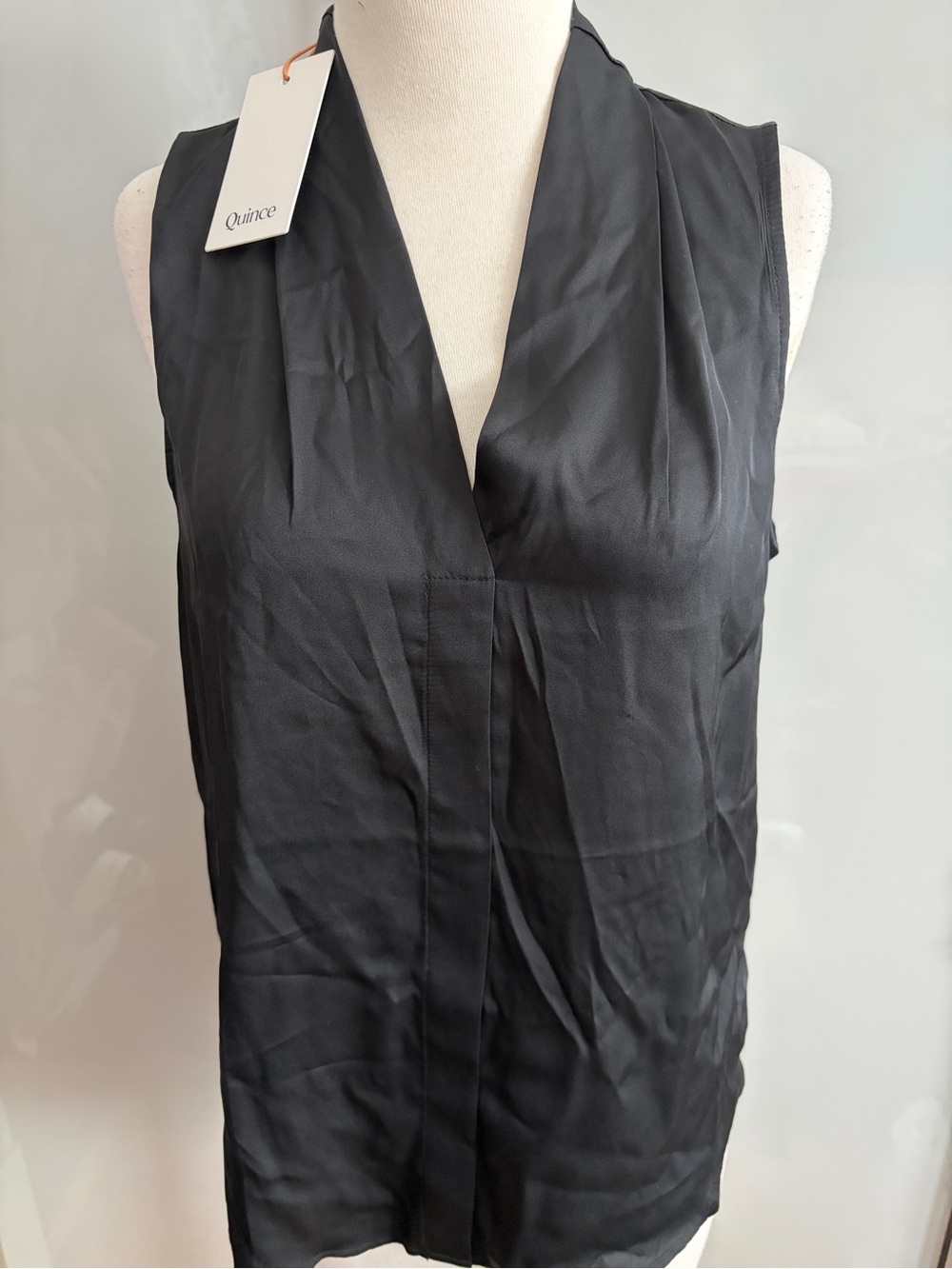 Quince Black Stretch Silk V-Neck Sleeveless Camisole. NWT